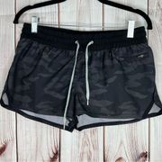 Vuori womens clementine camo shorts