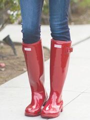 Hunter Women’s Original Tall Gloss Rain Boots in Military Red Size 9