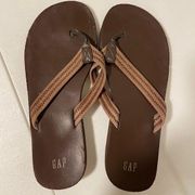 GAP women’s sandals — size 6