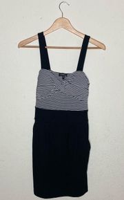 striped top & black bottom with pockets spaghetti strap dress ( S )