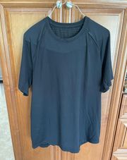 men  black t shirt large