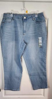 Juniors High Rise Mom Jeans Light Wash Size 17. 062