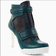 NEW bcbgmaxazria Runway Powe Lug-Sole Day Boot