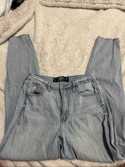 Hollister High Rise Mom Jeans 3/26