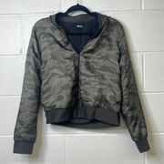 Women’s Ultracor Camouflage Zippered Jacket Size Small bomber full zip printed