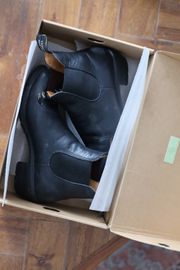 1671 Black Chelsea Boots