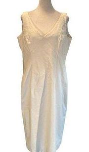 Bloomingdale’s White Waffle Fabric Sleeveless V-Neck Zip Up V-Back Midi Dress 14