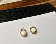 Pretty Signed Trifari White / Gold Tone Clip-on Clip On Earrings