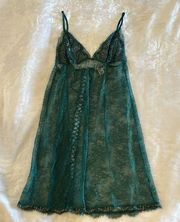 ✨ VTG Victoria’s Secret Emerald Green lace slip with gold details in M