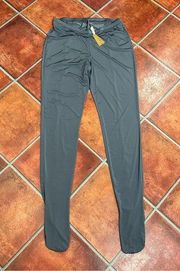 NWT Skims Footed Leggings