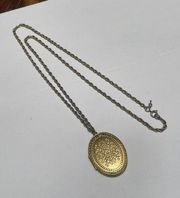 Women’s Vintage Signed Crown Trifari Gold Tone Chain Necklace With Photo Locket