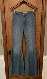 Free People  Lightwash Bell Bottom Jeans Size 27