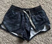 Vuori black camo clementine short