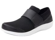 Traq by Alegria Qwik black sneaker with built in pedometer size 37