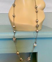 Adorable  statement necklace with pearl and rhinestones! 🤍🤍