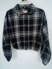 NWT  Womens Cropped Flannel