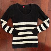 Guess Women’s Black White Stripe Knit Sweater Long Sleeve Scoop Neck Size M