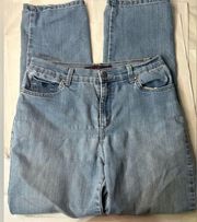 Gloria Vanderbilt “Amanda” light wash blue high waisted jeans. Relaxed fit. Sz 8