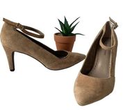 ADRIENNE VITTADINI Comedy Ankle Strap Pump Womens Shoe Size 7.5 Tan Fine Leather