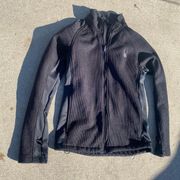 amazing condition zip up jacket soft on inside and thick for winter months size small fits like medium !!! i wear small for reference. SIZE: medium