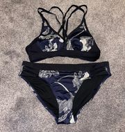 Fiore navy blue + black floral padded bikini set Size XS-S 💙🖤🤍