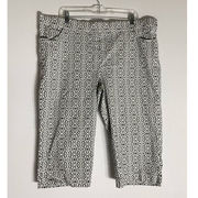 89th & Madison Plus Size Pull On Capri Stretchy Geo Gray Pattern Pants SZ 20