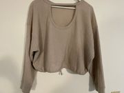 A Cream/grey Cropped Sweater 