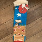 NWT Snoopy Peanuts No Slip Cozy Fuzzy Soft Warm  Sherpa Winter Socks.