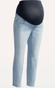 NWT Maternity Full Panel Boyfriend Straight Cut-Off Jeans. Size 8 SHORT