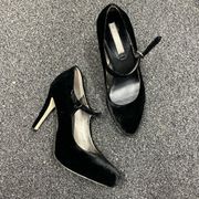 Banana Republic velour velvet Mary Jane pumps heels black 7