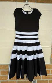 CAROLINA HERRERA Striped Cap-sleeve Pleated Dress size large