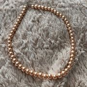 Pearl necklace with clasp closure