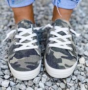 a new day Fashion Camouflage Low Top Sneakers. Size 8.5.