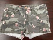 Mid Rise Shorts Size 5- Camouflage and Floral