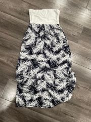 strapless palm fronds print maxi dress with side pockets . White/navy