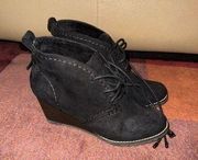 Women's booties lace up black faux suede wedge size 8