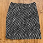 Tahari black & white skirt size 4