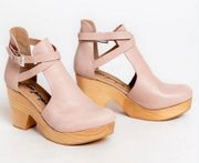 FREE PEOPLE Cedar CLOGS Size 39.5 Blush Antique Leather Wooden Heels