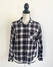 Women’s Gray White Plaid Button Down Long Sleeve Shirt in a Size XS Casual Fall