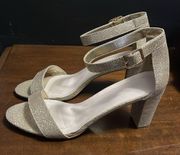 Davids bridal studio Women’s 7 1/2 gold chunky heels