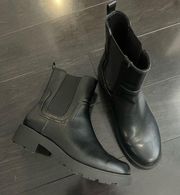 Old navy black Chelsea boots size 8.5