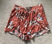 American Eagle ⭐️  flowy burnt orange floral shorts in size small