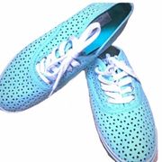 🎉🎉HP🎉🎉Aeropostale laser cut sneakers