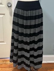 Metro Wear Black & White Stripes A-Line Elastic Waist Midi Skirt Size Small