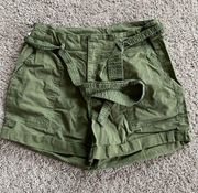 Vanilla Star women’s size 11 green shorts