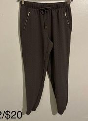 Gray Business Casual textured/patterned jogger pants size Medium