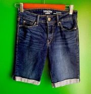 Levi’s Denizen Modern Bermuda Jean Shorts EUC Size 2