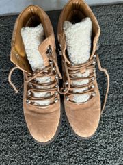 Women’s  LTD Lace-Up Genuine Shearling Lug Sole Bootie Size 7.5