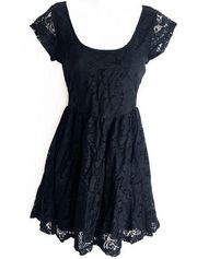 🆕 Cotton On black lace floral fit & flare skater dress cap sleeve scoop neck