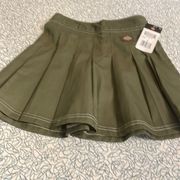 NWT Dickies pleated Skirt Size 24 Waist